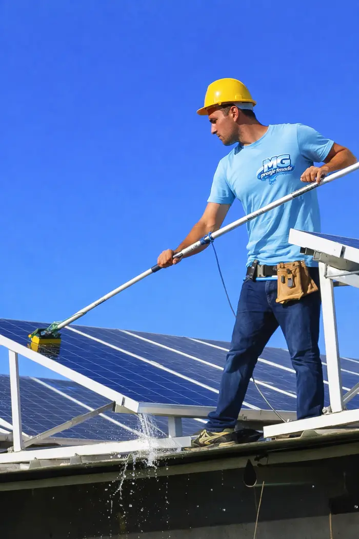 MG pranje fasade pere solarne panela na visini