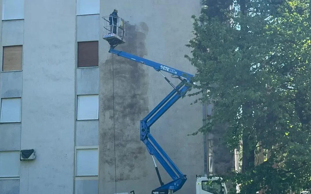 Pranje fasade miniwashom i sredstvom za pranje fasade