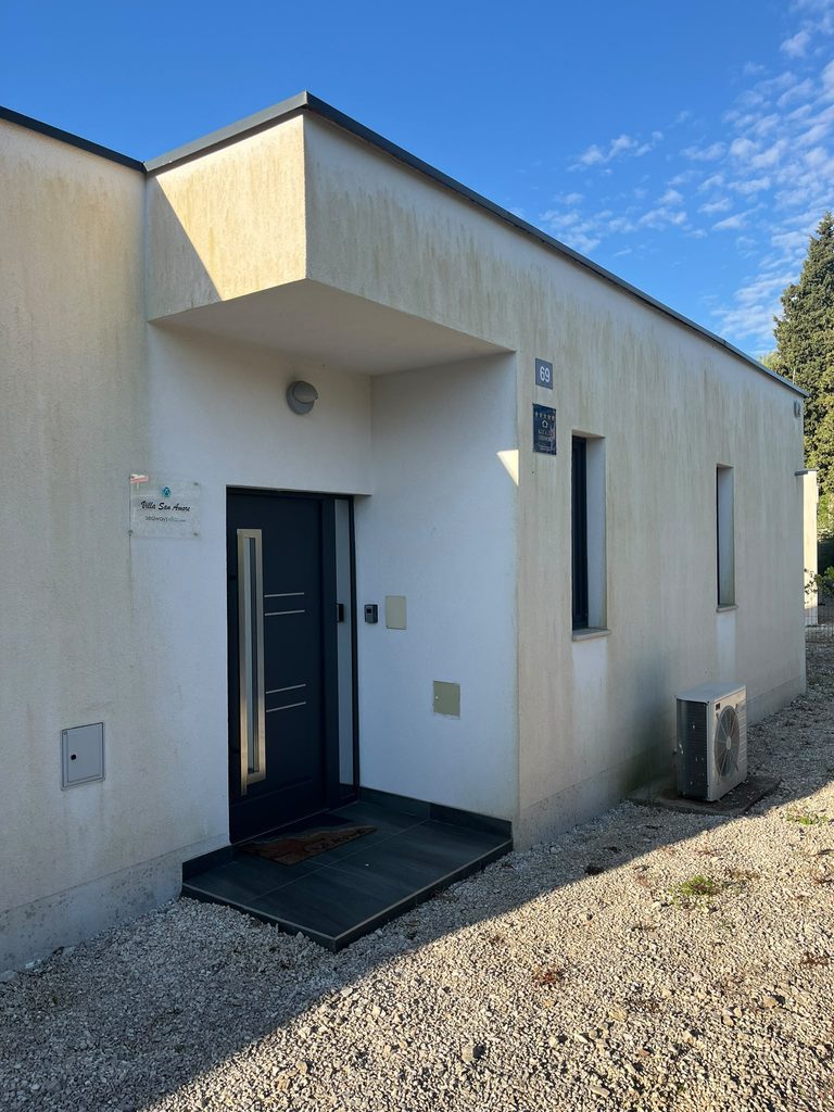 Alge na fasadi: zašto nastaju i kako ih ukloniti? 1 WhatsApp Image 2026 09 24 at 16.18.30 768x1024 1